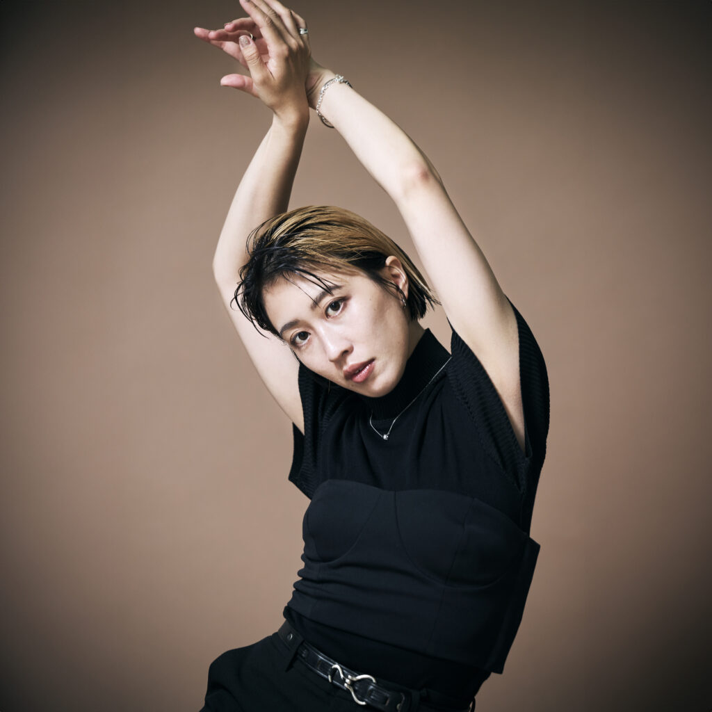 AYUMI.